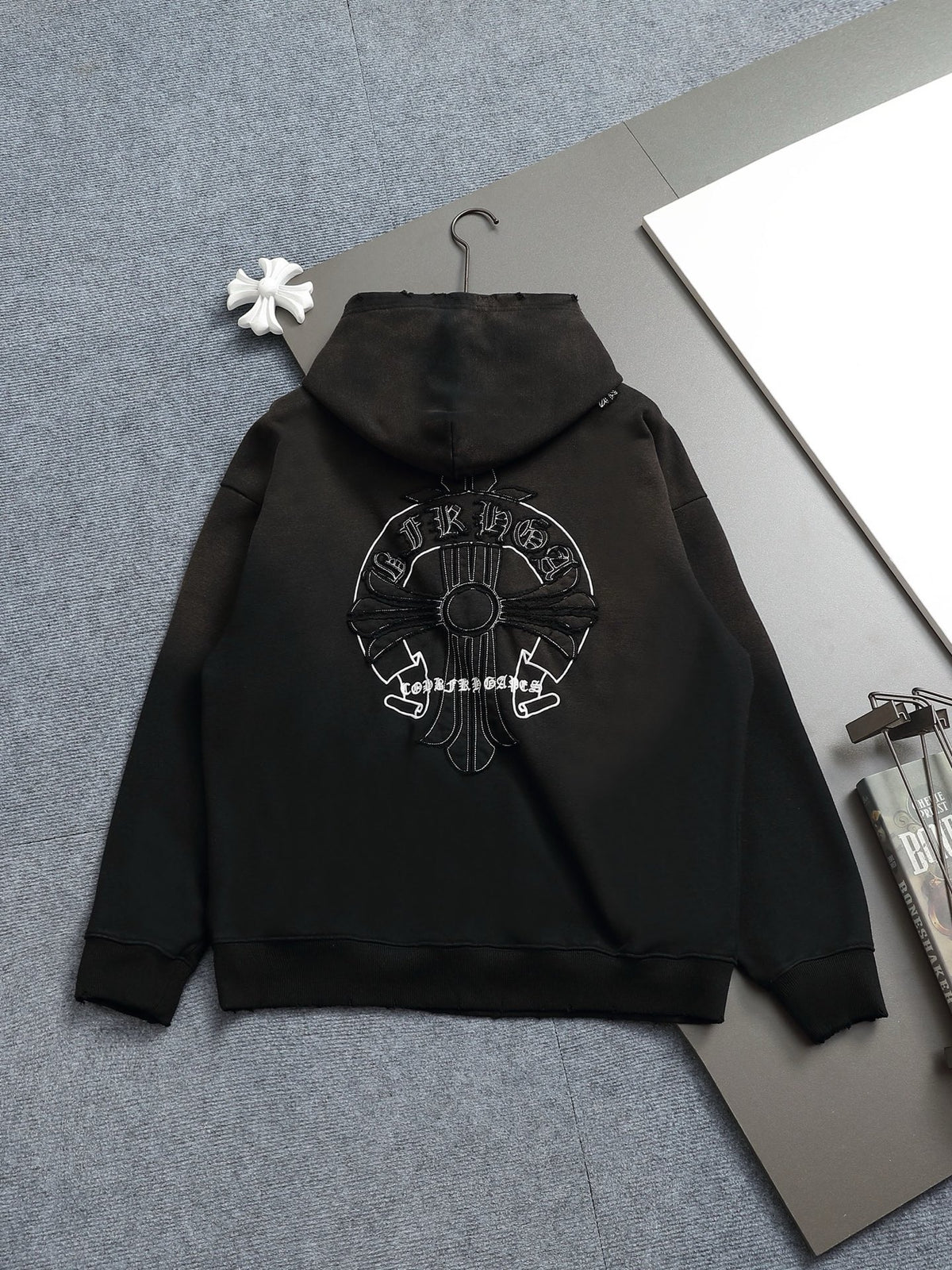 Classic Fit Hoodie-1016