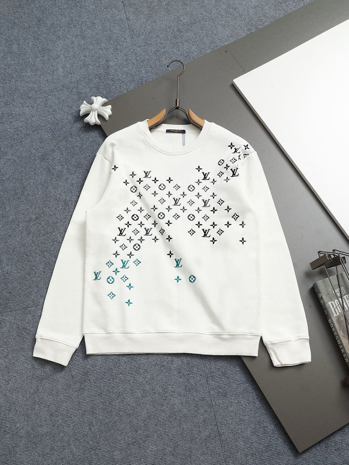 Classic Fashion Sweater-1008